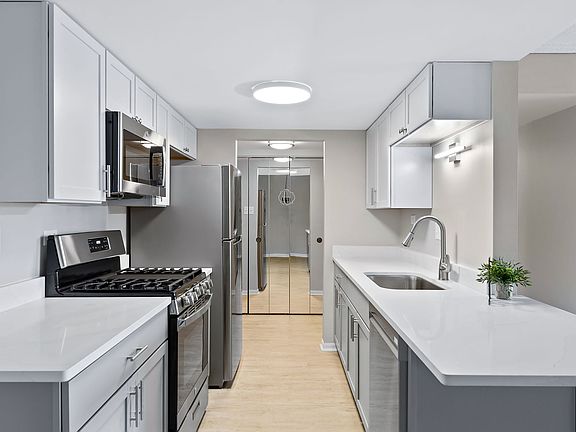 3rd image of 8100 Woodglen Ln APT 203