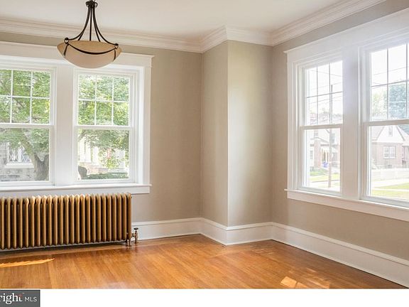 5th image of 3715 Rosemont Ave