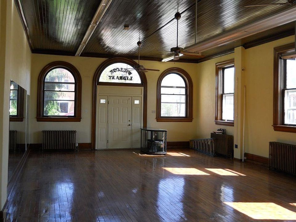 2nd image of 8 Main St E