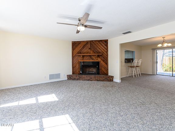 5th image of 795 E Victoria Cir
