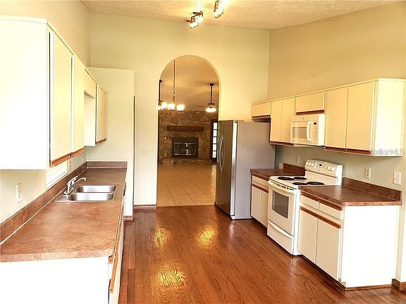 2nd image of 9516 Aqua Ln