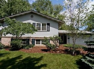 2900 Stonewall Ave, Woodridge, IL 60517