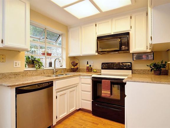 5th image of 139 Crescent Ave