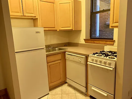 Rented by City Stop Realty | media 9