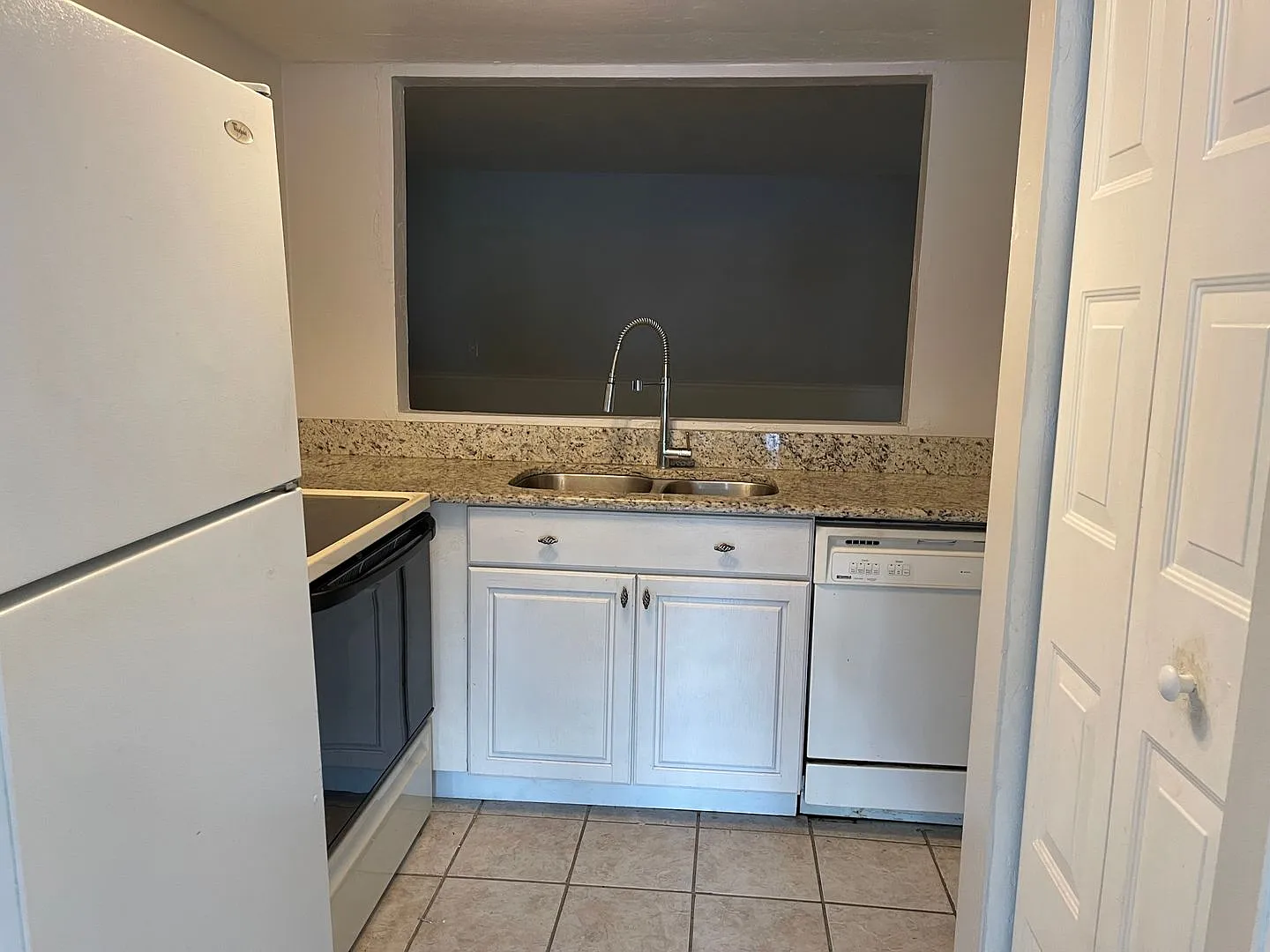 Annual Rental - 2 Bed-1.5 Bath Provincetown-Ft. Myers Townhome — Photo 4