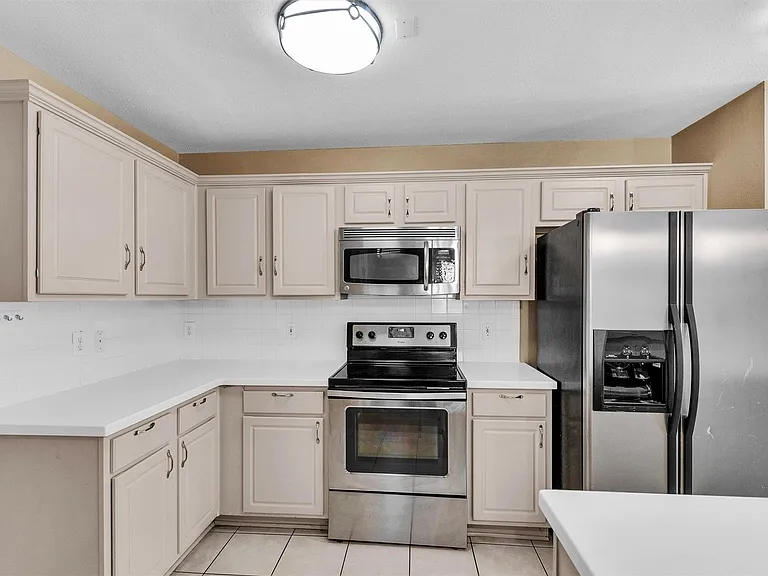 31 N Walden Elms Cir — Photo 10