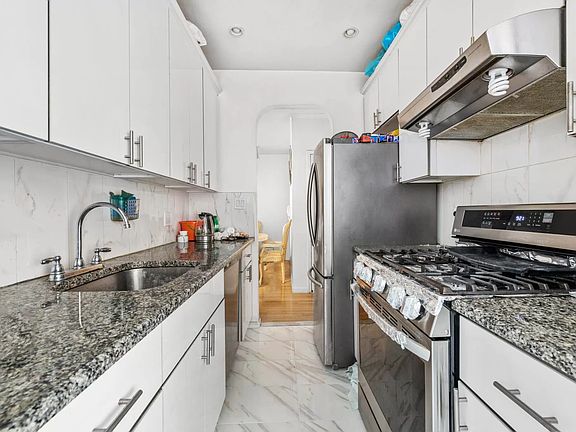 3rd image of 67-71 Yellowstone Blvd APT 6A