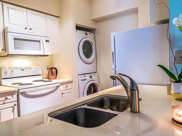 17145 N Bay Rd #4403 — Photo 7