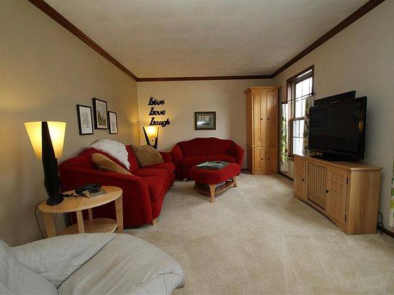 3rd image of 745 Thornecrest Ct