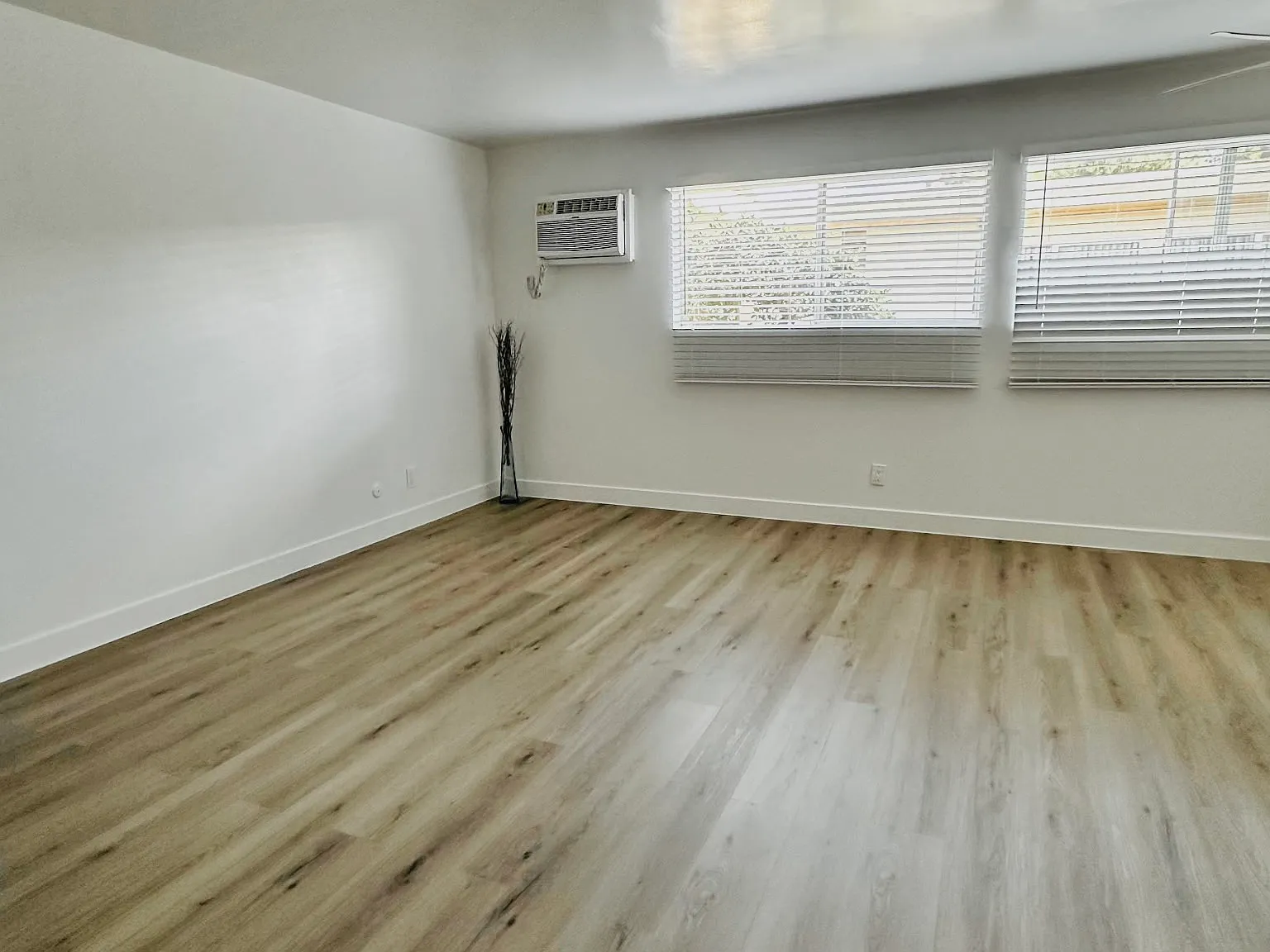 Studio, 450 sqft, $1,495 — Photo 4