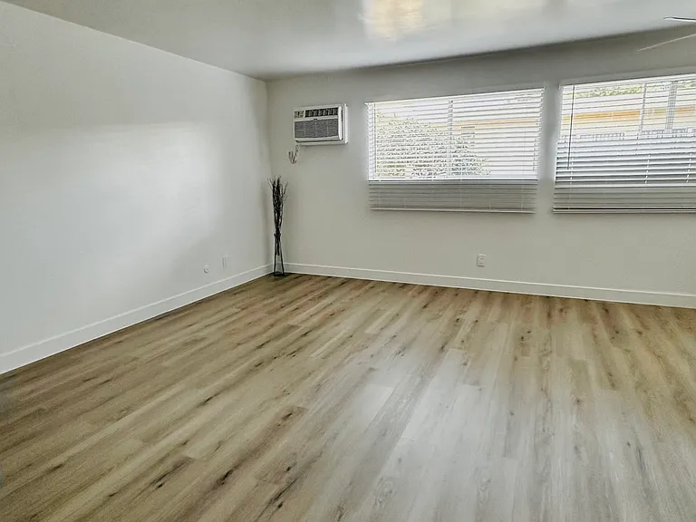 8657 Balboa Blvd #3 — Photo 1