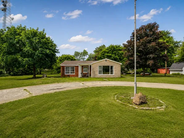 211 S Madison St, Medaryville, IN 47957