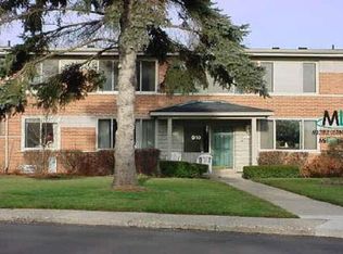 910 N Adams Rd, Birmingham, MI 48009