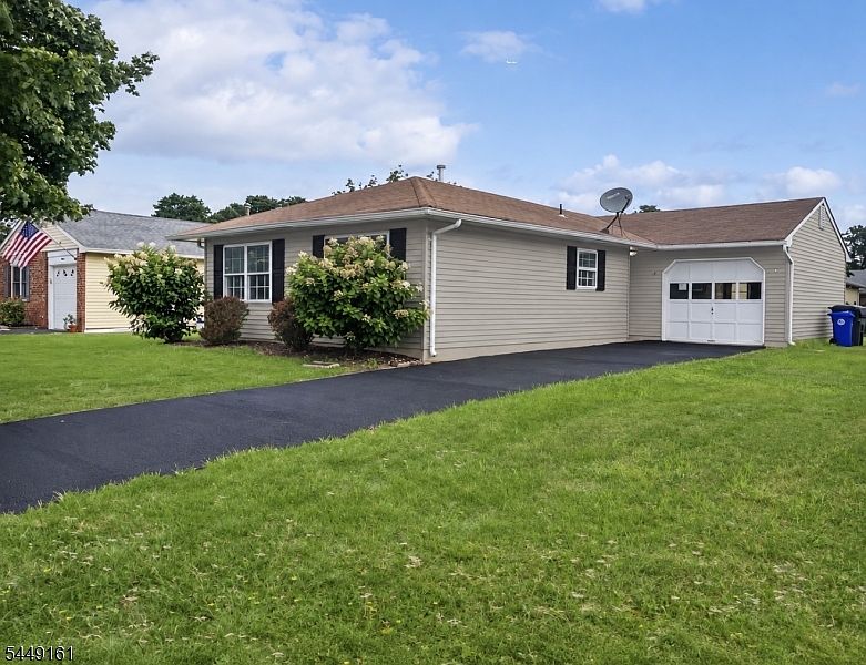 1st image of 11 Reef Pl