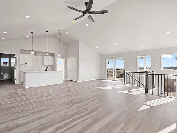 5th image of 128 Paradise Blvd