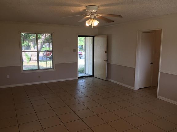 4th image of 1637 Catalina Dr