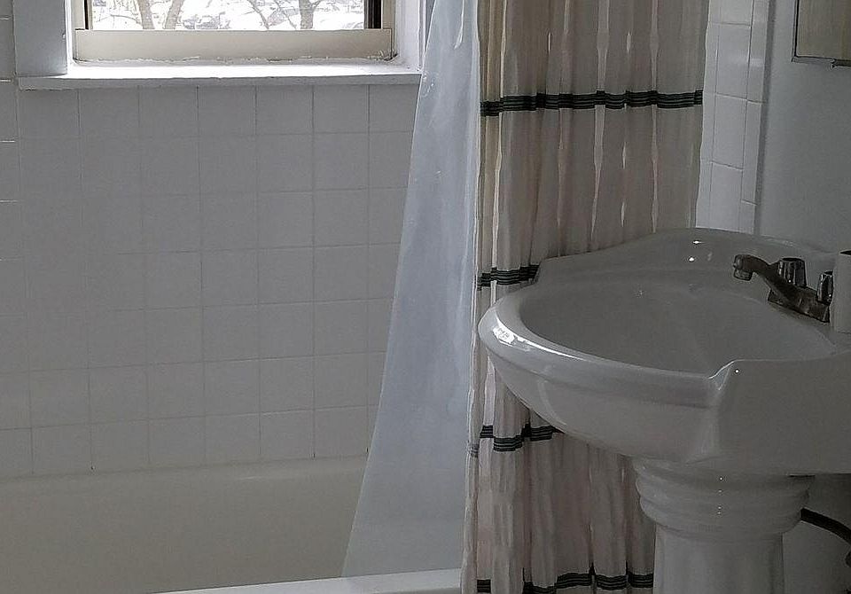 1st image of 1902 W Pratt Blvd APT 3B