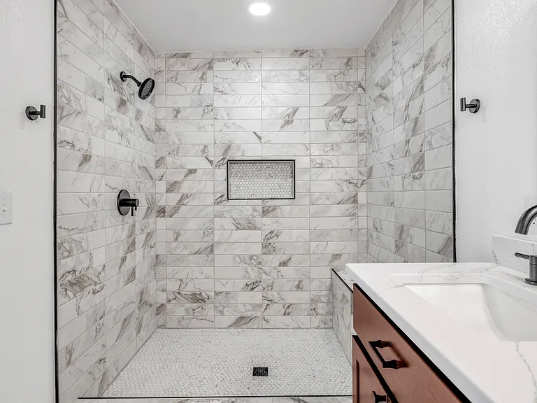 636 E Lea Ter — Photo 6