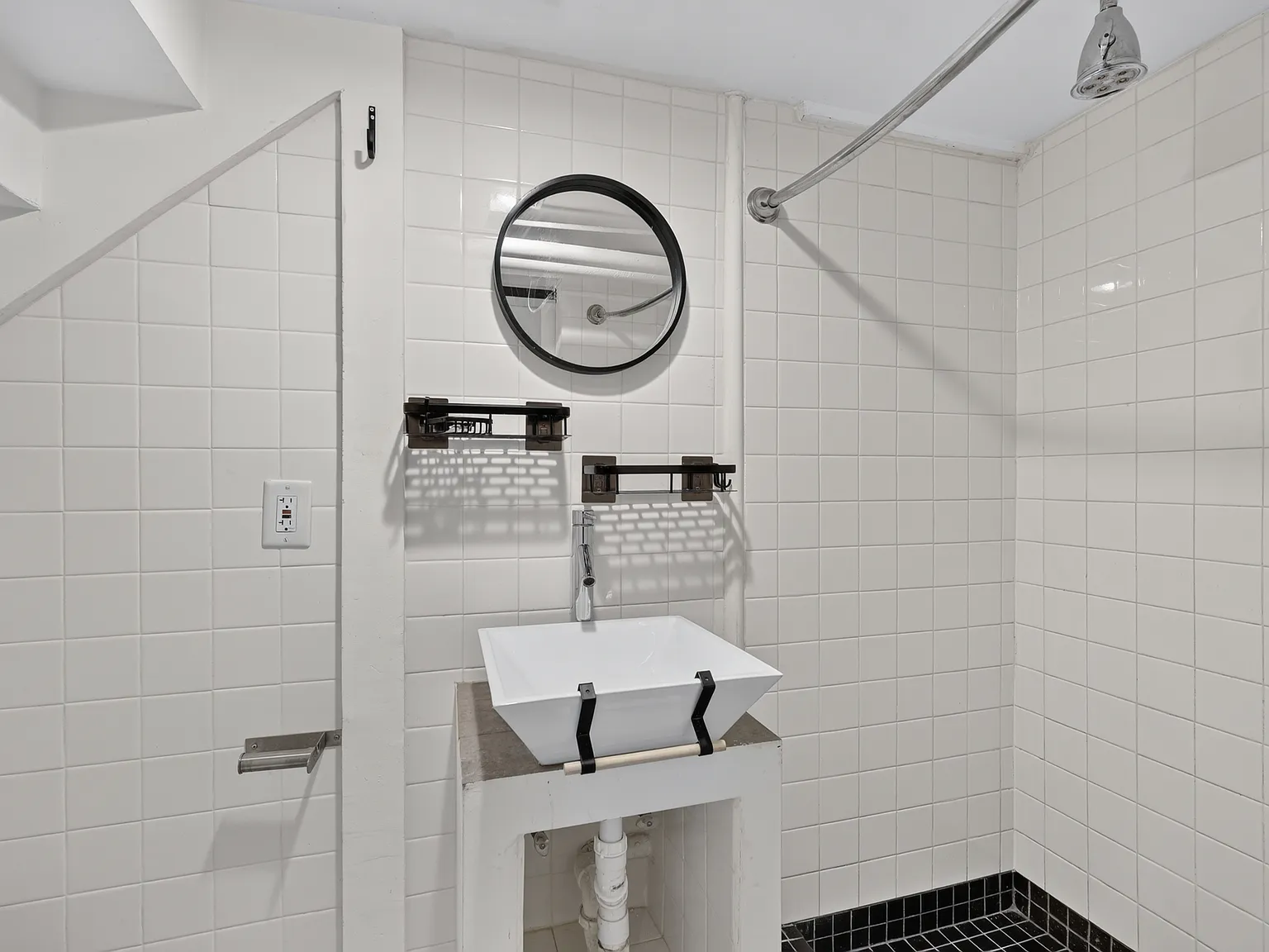 Studio, 567 sqft, $1,850 — Photo 3