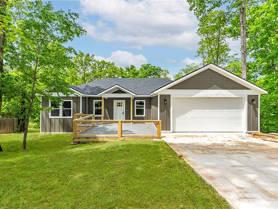 1st image of 3 Montgomery Cir