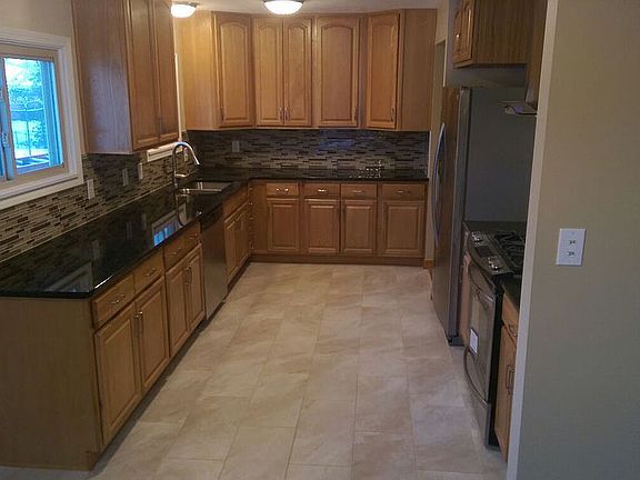 4th image of 18093 Strongsville Blvd