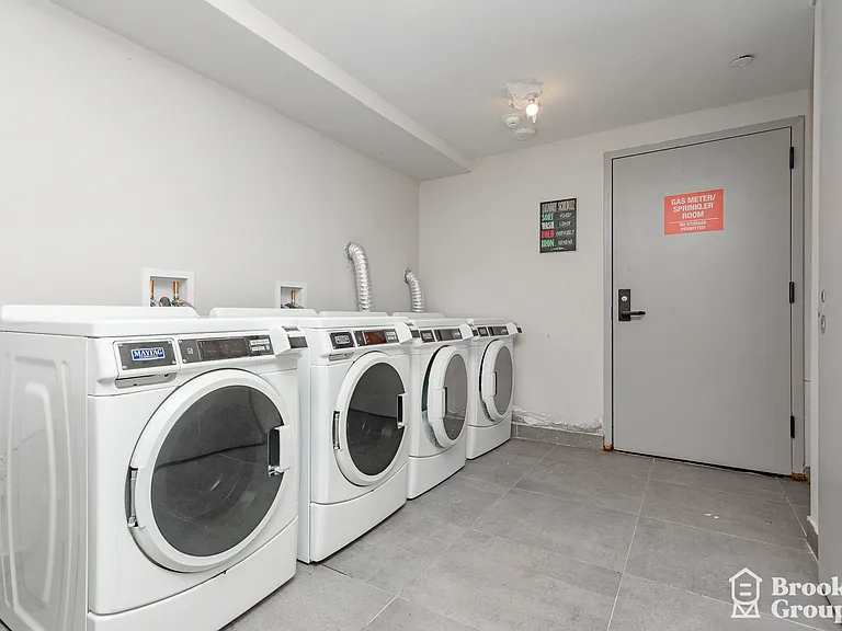 56 Box St #3A — Photo 12