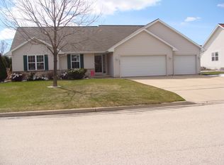 3070 Saybrook Cir, Green Bay, WI 54311