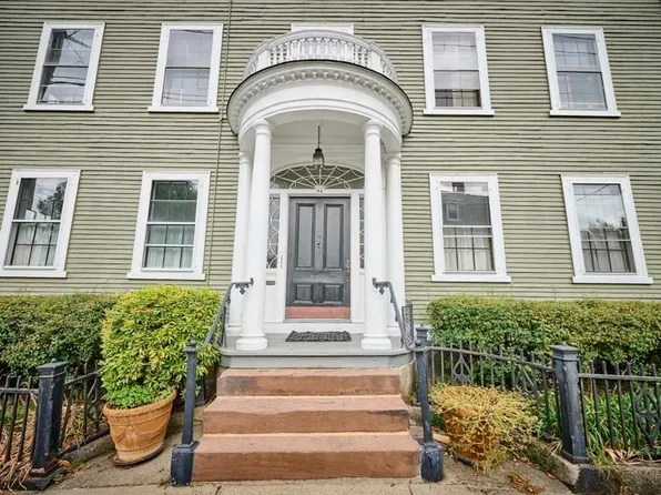 74 Washington Sq #2, Salem, MA 01970