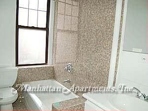 4th image of 14 W 8th St