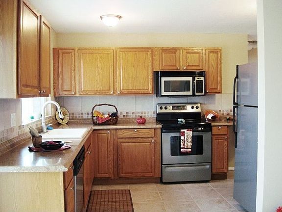 2nd image of 112 Zuni Dr
