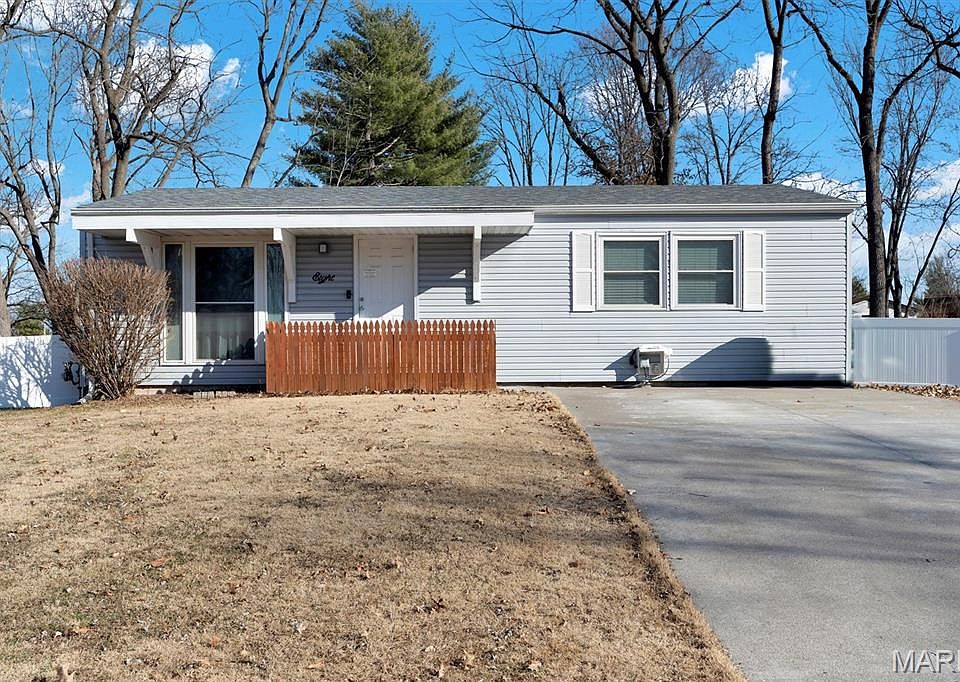 1st image of 8 Archers Ct