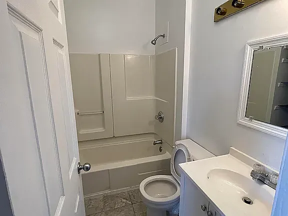 4 bed, 2164 sqft, $1,800 — Photo 4