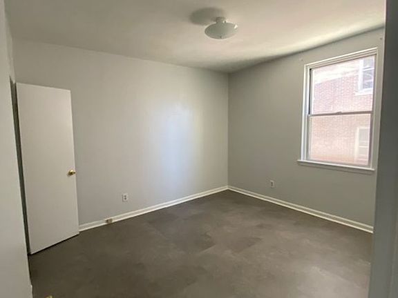 4th image of 527 High St #305