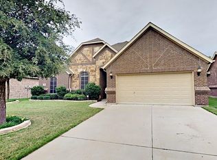 304 Canadian Ln, Burleson, TX 76028