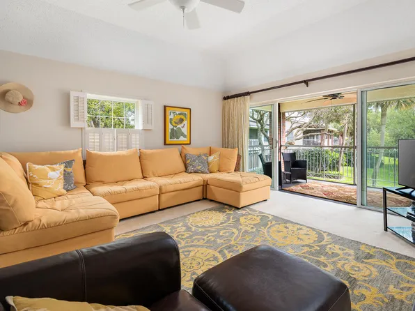 101 W Park Shores Cir #2, Vero Beach, FL 32963
