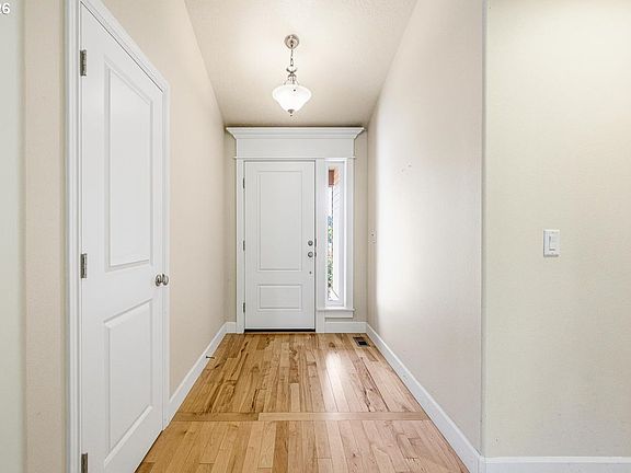 5th image of 20967 Yukon St NE