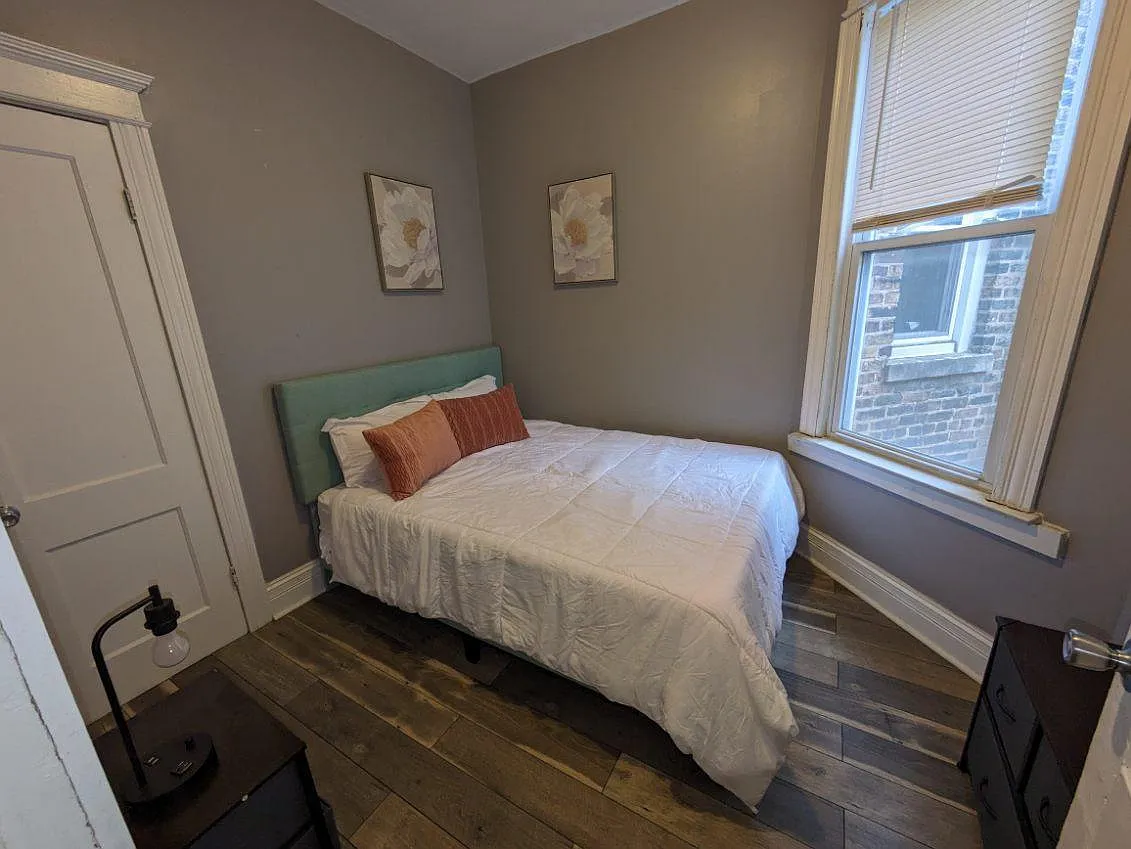 3 bed, 1.0 bath, 1275 sqft, $1,265 — Photo 2