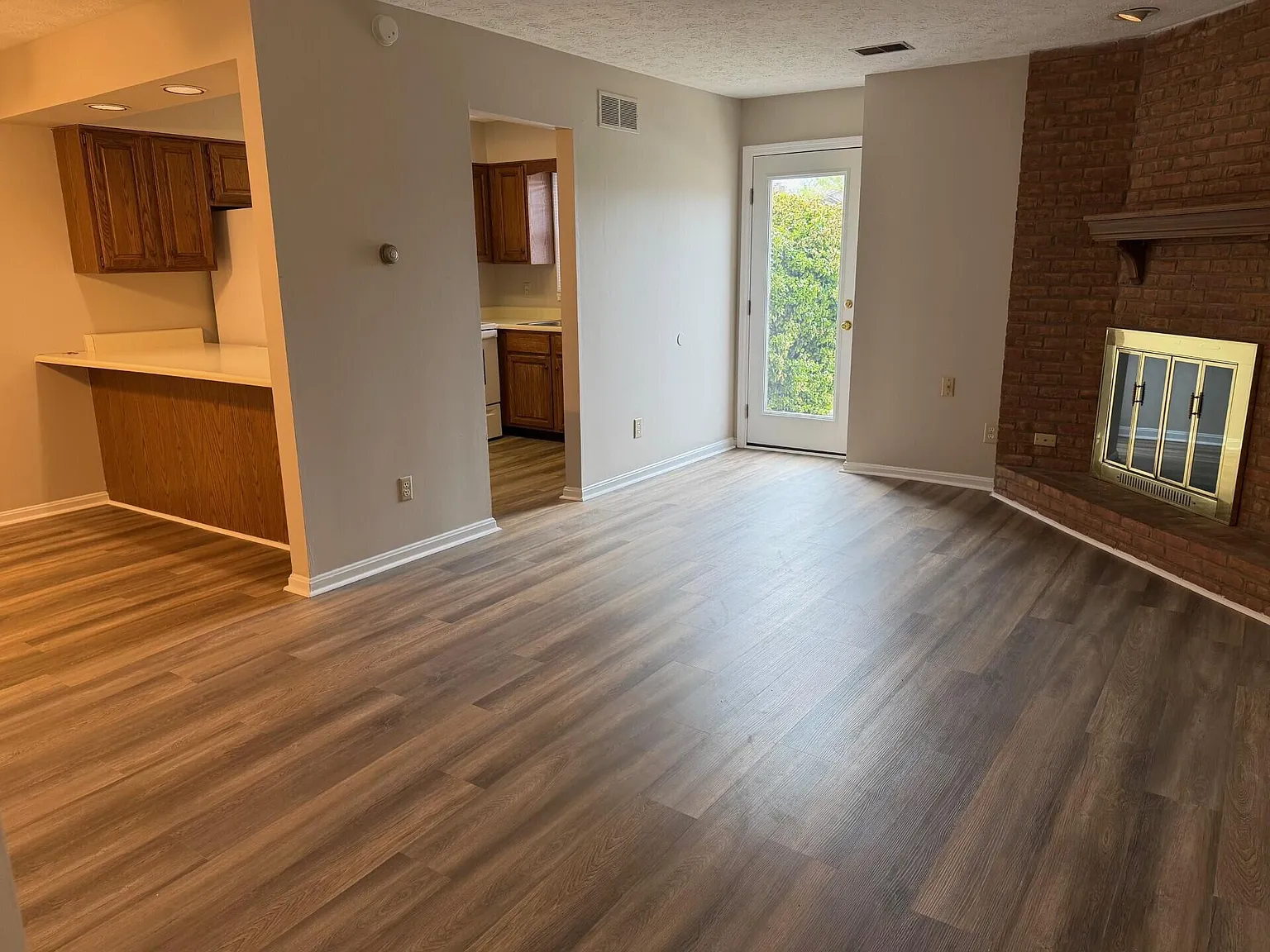 2 bed, 1.5 bath, 784 sqft, $1,495 — Photo 3