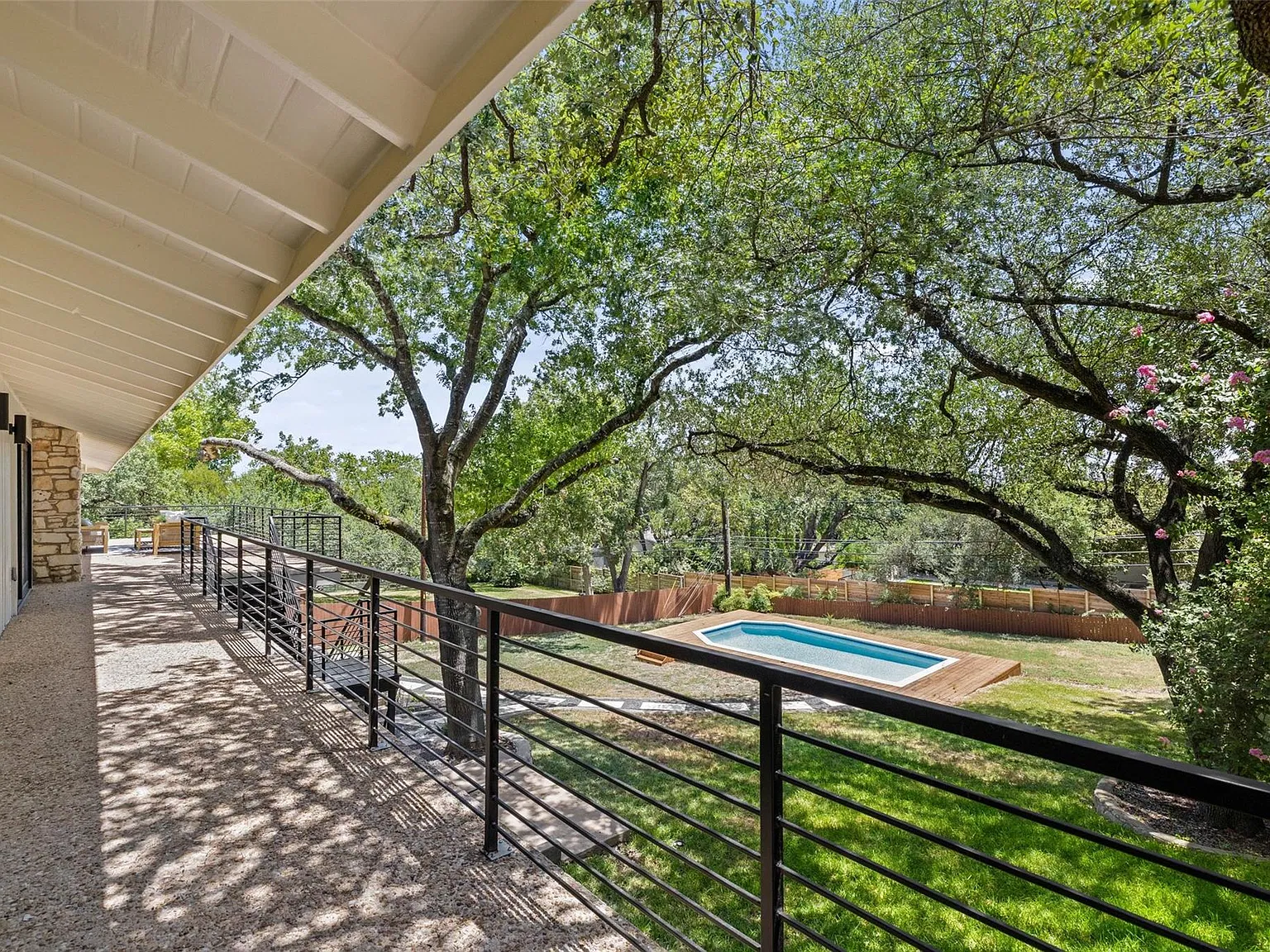 4 bed, 4.0 bath, 4206 sqft, $11,000 — Photo 2