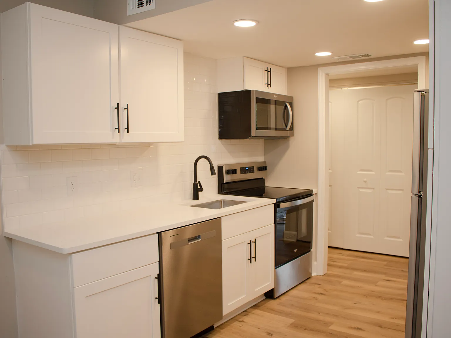 2 bed, 900 sqft, $1,400 — Photo 4