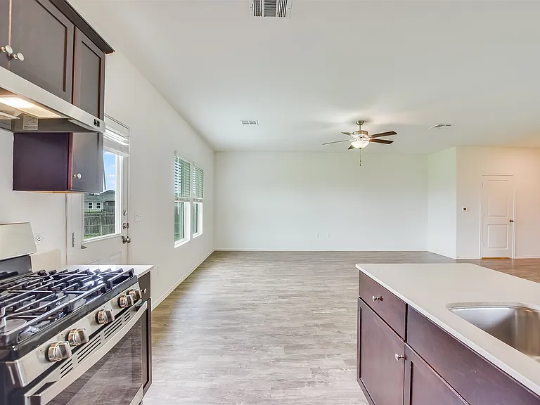 15401 Solstice Cv — Photo 7