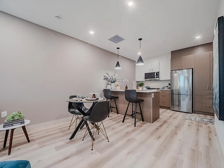 10020 101a Ave NW — Photo 15