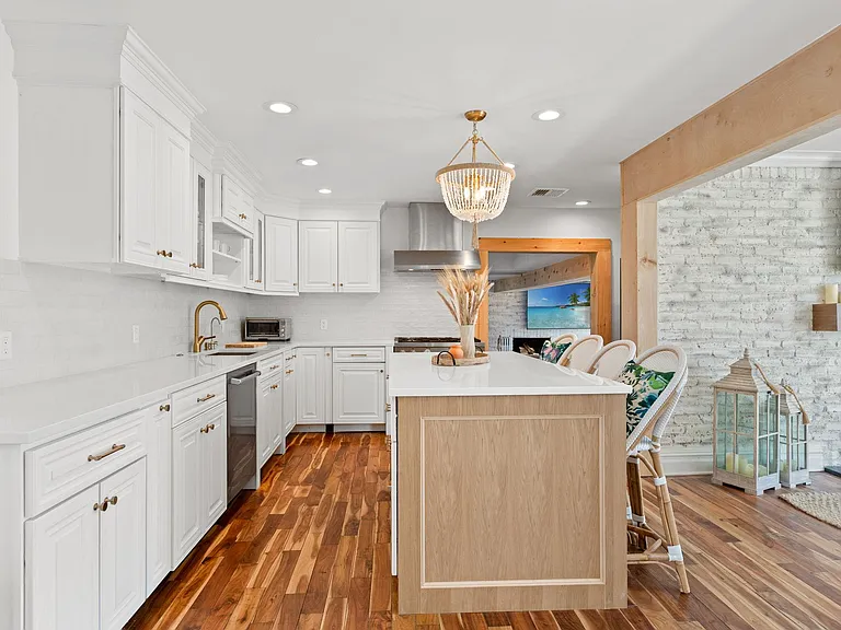 80 Soundview Dr — Photo 9