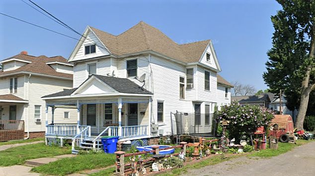 1st image of 407 E Center St
