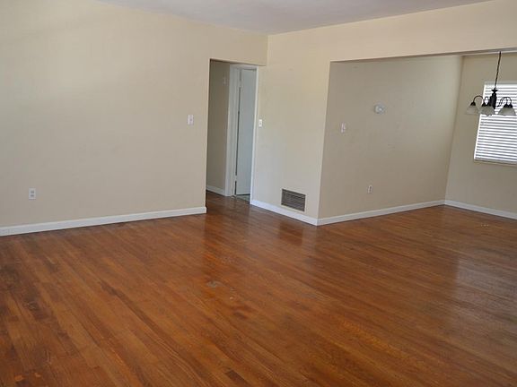 3rd image of 570 12th Ave NE APT 4