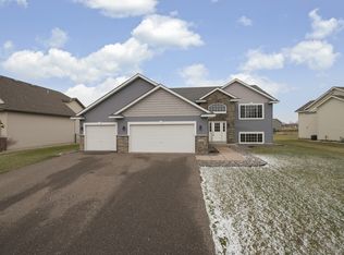 11848 Mayview Curv, Lindstrom, MN 55045