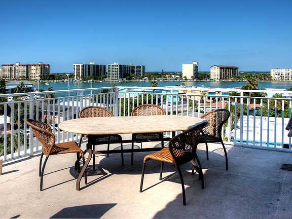 3rd image of 605 Poinsettia Ave APT 1