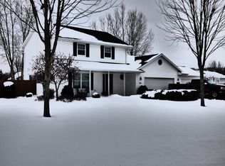 2055 River Meadow Dr, Green Bay, WI 54313