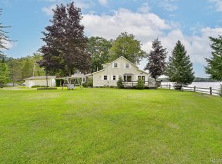 9618 Base Lake Rd, Pinckney, MI 48169