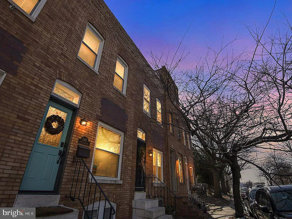 2 bed, 1.5 bath, 1128 sqft, $2,400 — Photo 2